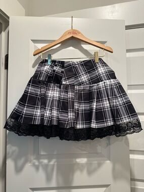 Black & White Plaid Lace-Trim Pleated Skirt